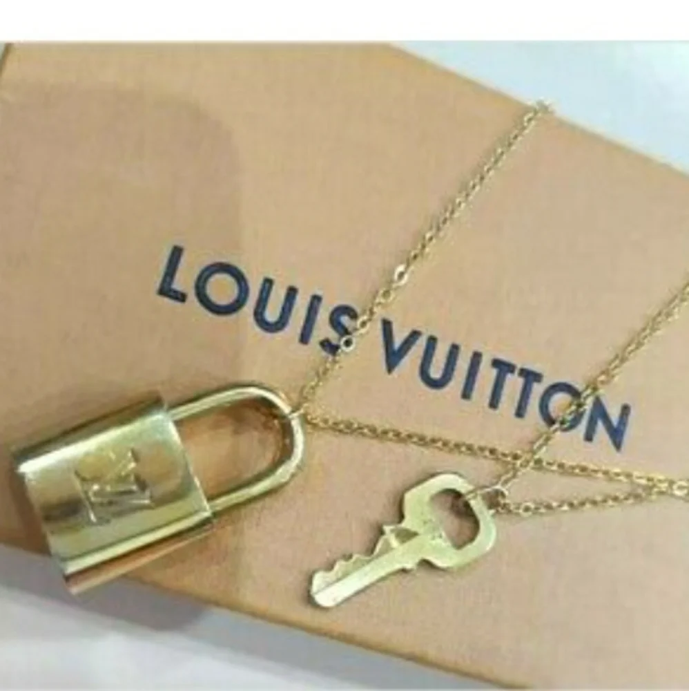 - Louis Vuitton authentic Padlock and Key locks on a necklace! (COMES W/… - Picture 2 of 6